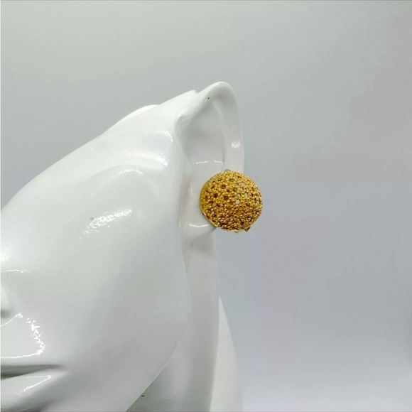 Low Start. Authentic Cristian Dior 18k gold plated clip-on earrings - Picture 5 of 8